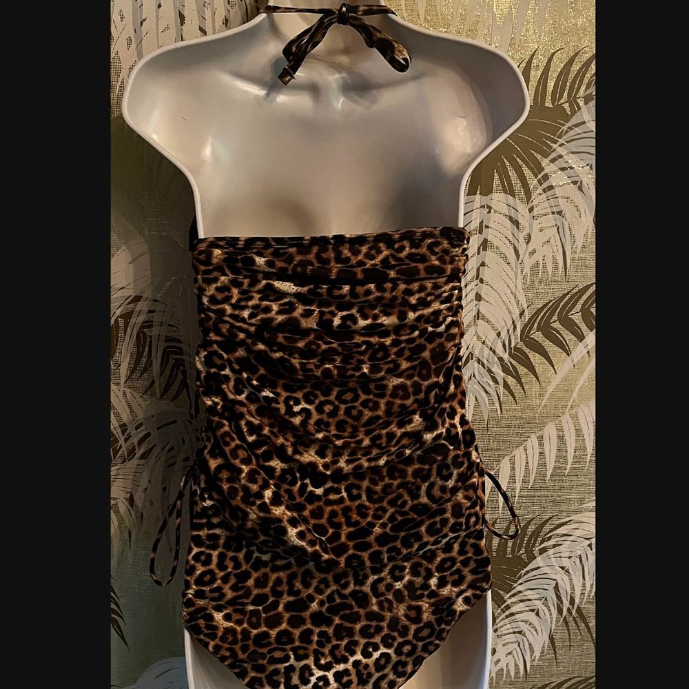 smart & sexy Halter Leopard-Print One-Piece Swimsuit in Brown and Black - Picture 3 of 4